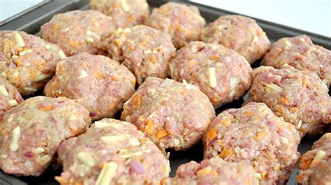 Blend all the ingredients such as corn, bacon, tomato sauce, minced lamb, salt, pepper, chives, and barbecue. Homemade Beef Rissoles - The Organised Housewife