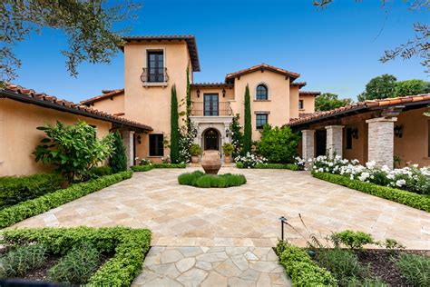 17 Mind Blowing Mediterranean Home Exterior Designs You Will Drool Over