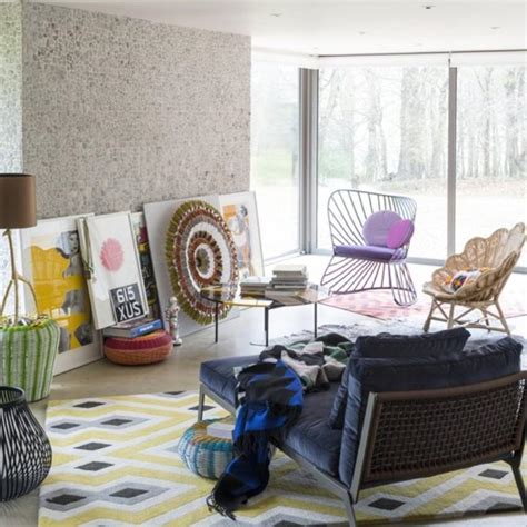 20 Cool Living Rooms With Statement Artwork Rilane