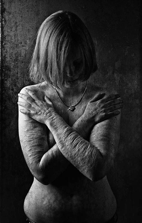 A line that establishes or marks a border. Borderline Foto & Bild | archiv - kritik am bild, kritik ...