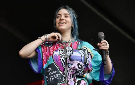 From a tender age, billie eilish has gained huge popularity in her music life. ビリー・アイリッシュ、自身が獲得した名声への考え方について語る | NME Japan