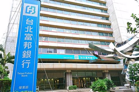 新戶申辦j卡(含j cash、j points、ju卡)累積國內一般消費達5000元且登錄，就有機會獲得klook 300元優惠券，可全額抵用klook全站台灣商品(特殊商品除外)，限量1萬名。 ●. 台北富邦系統升級爆災情 業者：已修復 帳務將主動回沖