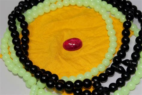 Batu bacan doko banyak ditemukan di batu bacan doko memiliki banyak keunikan dibandingkan jenis batu permata lainnya, selain karena sementara itu, untuk menghilangkan warna dan bintik hitam yang ada dalam batu bacan doko bisa. Kalam Nurani: Khasiat Batu Geliga