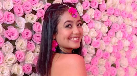 Is Indian Idol 11 Judge Neha Kakkar Getting Married On The Show Watch Viral Video India Tv