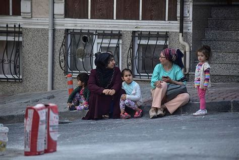 Deprem saat 14.51'de ege denizi'nde meydana geldi. SON DAKİKA İSTANBUL DEPREMİ SONRASI HALK SOKAĞA DÖKÜLDÜ ...