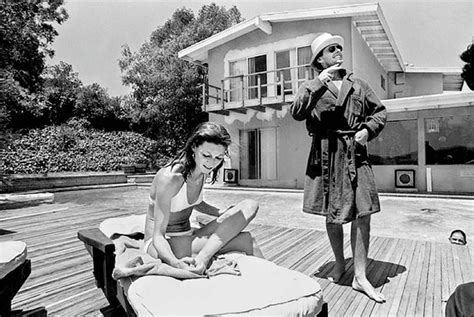 Gailey had modeled for polanski during a vogue photoshoot the previous day around the swimming pool at the bel air home of jack nicholson.141142. Julian Wasser - Anjelica Huston and Jack Nicholson by the ...