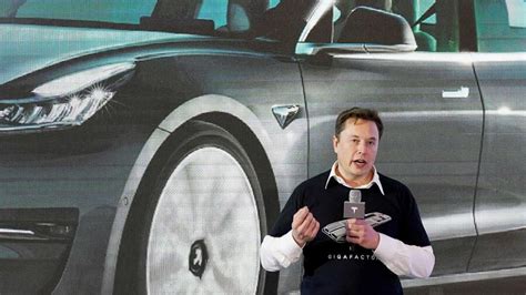Tesla Aktie Elektroautobauer kündigt Kapitalerhöhung an