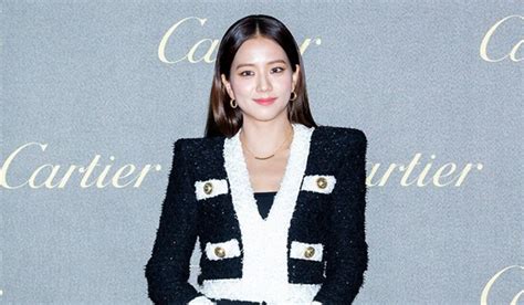 Maybe you would like to learn more about one of these? Unggah Foto Santai Tanpa Make Up, Bentuk Bibir Jisoo ...