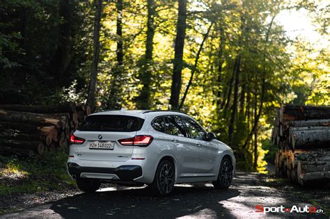 Pour l'occasion, il reçoit un petit notre modèle d'essai équipé en x line se distingue ainsi par des sabots avant / arrière, des bas de caisse et une grille de naseaux couleurs gris argent titane. ESSAI BMW X1 xDrive 25e M SPORT - Sport-Auto.ch