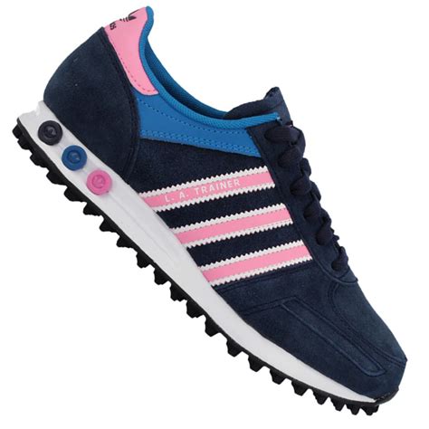 Hochwertige materialien, beste qualität, gute verarbeitung und das unverwechselbare design mit den berühmten drei weißen streifen zeichnen die schuhe, kleidung und co. ADIDAS ORIGINALS LA TRAINER DAMEN SNEAKER SCHUHE GAZELLE ...