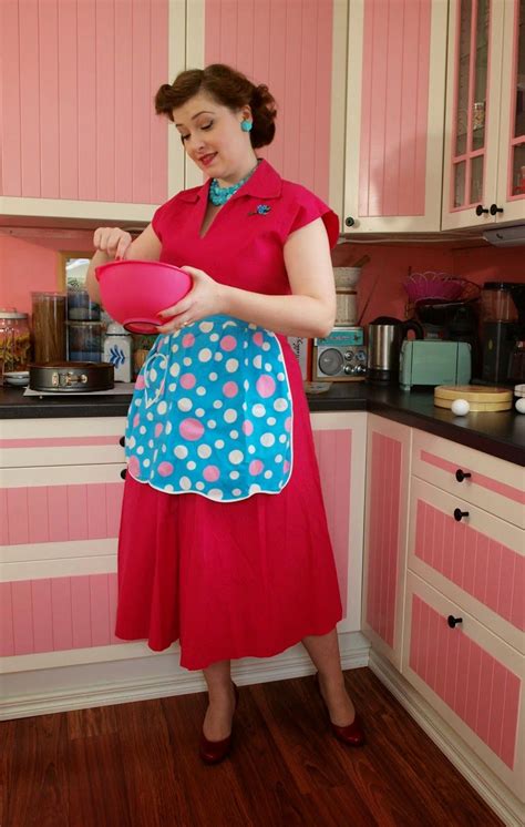 Red Lips Pink Apron Vintage Photoshoot Outfits Vintage Housewife