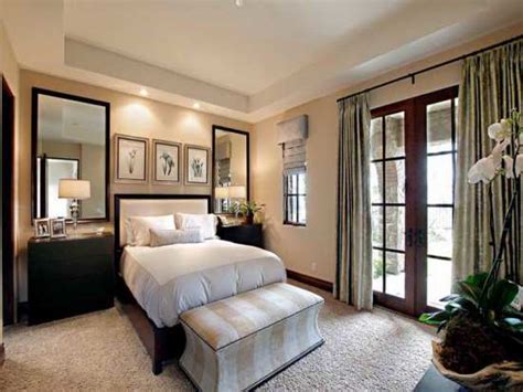 This space was creatively designed to use every nook. 45 Guest Bedroom Ideas | Small Guest Room Decor Ideas ...