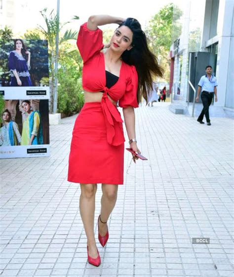 Ranchi Diaries Star Soundarya Sharma Is A True Fashionista In Real