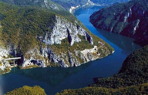 Drina je poznata kao najlepša i najčistija planinska reka na balkanu sa brojnim populacijama plemenitih vrsta riba. Rijeke