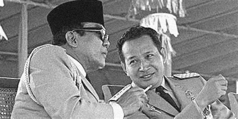 Soekarno menandatangani surat perintah 11 maret 1966 yang kontroversial, yang isinya —berdasarkan versi yang dikeluarkan markas besar angkatan darat— menugaskan letnan jenderal soeharto untuk mengamankan dan menjaga keamanan negara dan institusi kepresidenan. 5 Dosa Soeharto pada Soekarno | merdeka.com