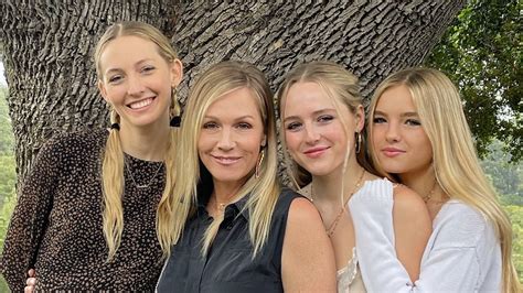 Jennie Garth Shares Rare Photo Of Herself With All Of Her Lookalike