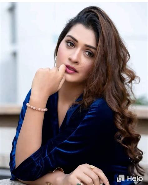 Pin By Smita Joshi On Beautiful Face In 2020 Beauty Full Girl India Beauty Women Beautiful