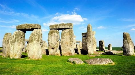 Can you name these sites, or guess which country they belong in? Bing Quiz Stonehenge | AlfinTech Computer