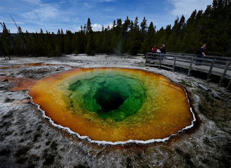 Scientists Reveal New Theory Of Yellowstones Supervolcano Hotspot The Epoch Times