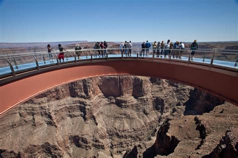Man, 28, climbs over barrier and leaps to his death from Grand Canyon ...