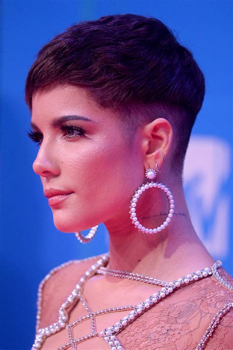 See pictures and shop the latest fashion and style trends of halsey, including halsey wearing boy cut, pixie, buzzcut and more. Halsey Pixie - Short Hairstyles Lookbook - StyleBistro