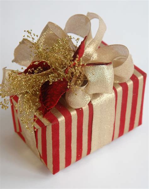 Done with all your christmas shopping? Easy Christmas Gift Wrapping Ideas - Quiet Corner
