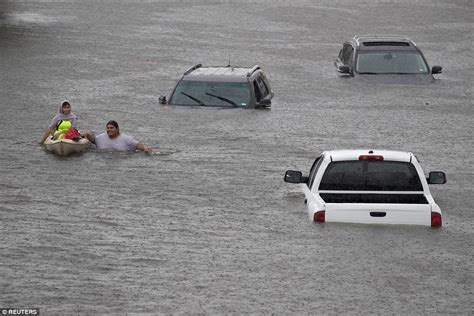 Five Feared Dead In Hurricane Harvey As Floods Sweep Texas Daily Mail Online