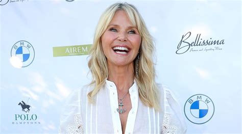 Christie Brinkleys Latest Throwback Instagram Post Is Giving Cozy Winter Vibes Silifestyle