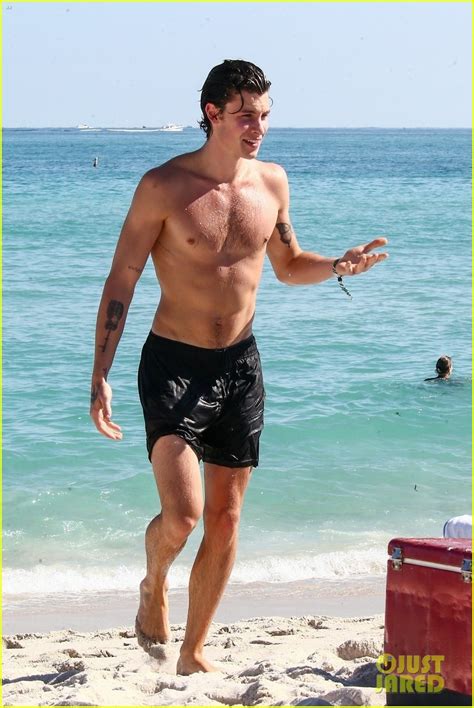 Shawn Mendes Shows Off His Shirtless Bod At The Beach In Miami Photos Photo 1334933 Photo