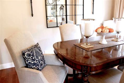 How To Dress A Dining Room Table