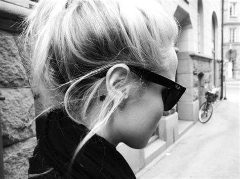 Black And White Blonde Fashion Girl Glasses Image