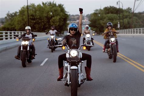13 Photos Of Badass Women On Bikes Girl Riding Motorcycle Women