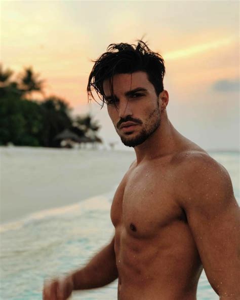 Mariano Di Vaio Beard Style Nohow He Knows How To Style Find Out Marianodivaio For Hair Bello