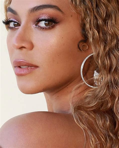 К 35 годам бейонсе завоевала статус главной rnb дивы америки, 46 раз номинировалась и 17 раз. Beyoncé shone in Messika diamond jewellery
