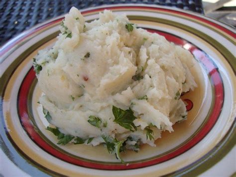 First make sure that your cat eats cooked or raw potato, because if it is raw then your cat will experience solanine toxicity. Snowflake Potatoes (With images) | Whipped potatoes, Food ...