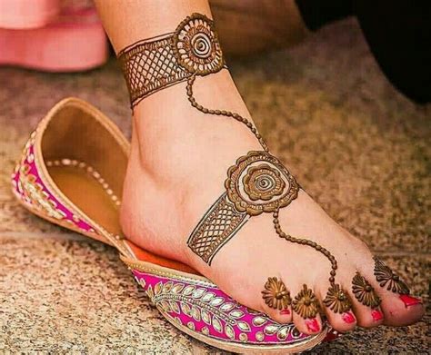 28 Simple And Easy Payal Style Leg Mehndi Designs Foot
