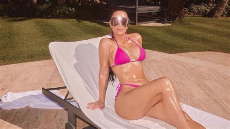 Kim Kardashian brutálisan szexin mutat ebben a bikiniben képek Liner hu