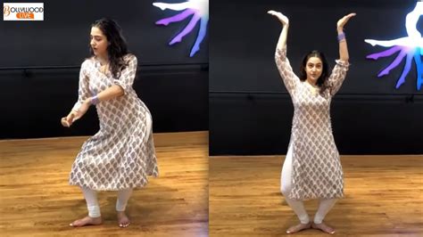 Dance Video Sara Ali Khans Classical Dance On Bhor Bhaye Panghat Pe Song Bollywood Live