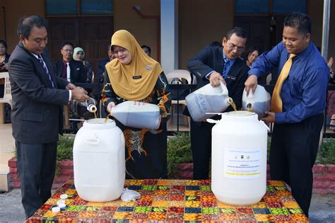 Kerja kursus geografiamalan kitar semula. PERASMIAN PROGRAM KITAR SEMULA SISA MINYAK MASAK 2012 ...