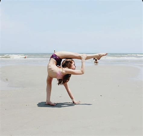 Pin De Emma Trostel En Dance Posturas De Yoga Acrobacias Gimnasia