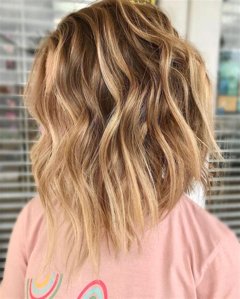 Each hair type has its virtues and shortcomings, and the latter can become even more this angled bob features a soft shape and stylishly textured tresses that are a bit longer in the front. 10 Medium Length Haircuts with Wavy Hair - Women Wavy Hair ...