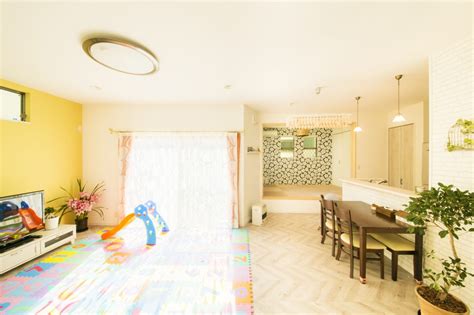 The site owner hides the web page description. 壁紙の使い方が印象的な家 - 高橋開発