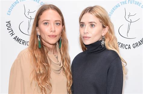 Mary Kate And Ashley Olsen Totally Twin On The Red Carpet In Matching