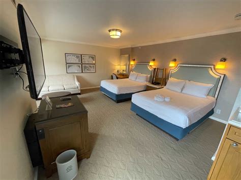 Photos Video Tour A Deluxe Room At Disney S Beach Club Resort Now Open Once Again Wdw News