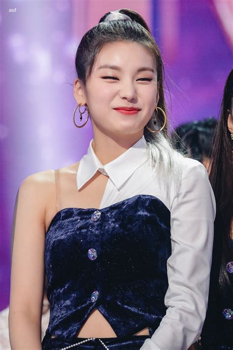 Don't forget to set reminder and share this video to everyone. yeji pics on in 2020 | Kpop girls, Kpop girl groups, Fashion