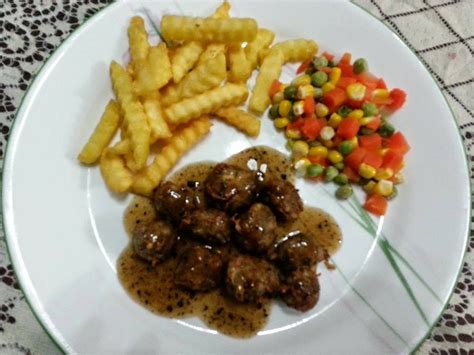 Now for the sauce, take one tablespoon of butter in a sauce pan and through in salt and freshly crushed black pepper (do not use powder). Resepi: Meatball & Black pepper Sauce