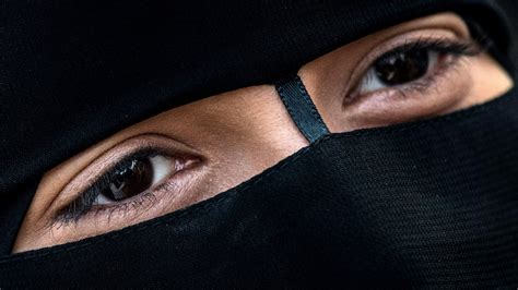 Quebec Bans Niqab And Burkas For All Those Using Public Services In Controversial Move Which