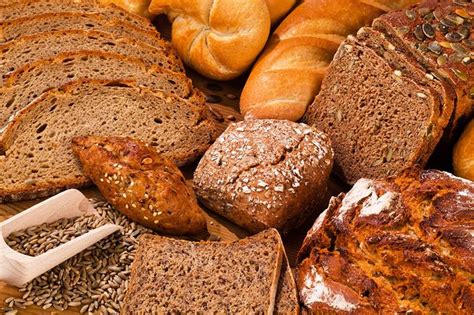 Kromka chleba - kalorie. Ile kalorii ma chleb pszenny, ile żytni, a ile ...