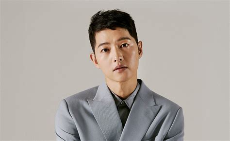 Ve hayatımda izlediğim en güzel (evet en güzel) dizi olan descendants of the sun dizisinin başrollerinden bir tanesi. 배우 송중기, 하이스토리 디앤씨와 매니지먼트 계약 체결 | 하이 ...