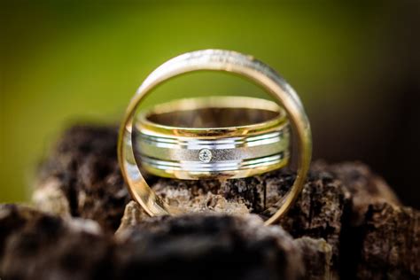 How to tell if gold is real at home using water density and a magnet. How To Tell If Gold Jewelry Is Real | Jewelry Auctioned